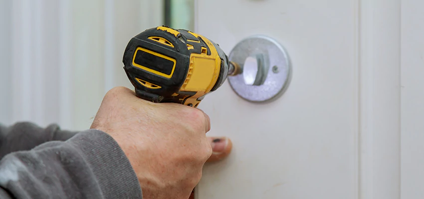 Street Locksmith For Smart Lock Repair in Bloomington, CA